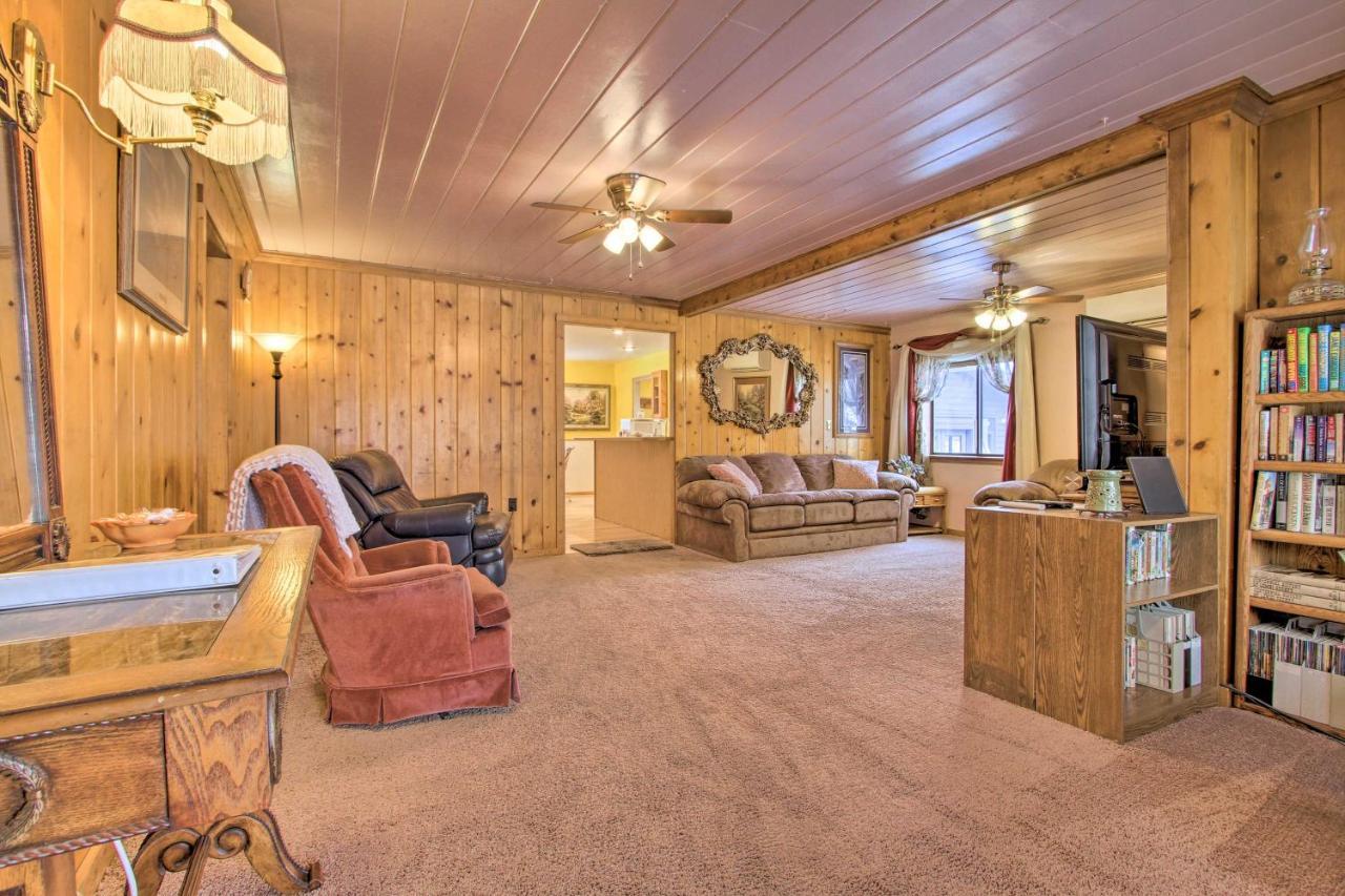 Cozy Home With Hot Tub Half Mi To Salmon River! Exterior photo