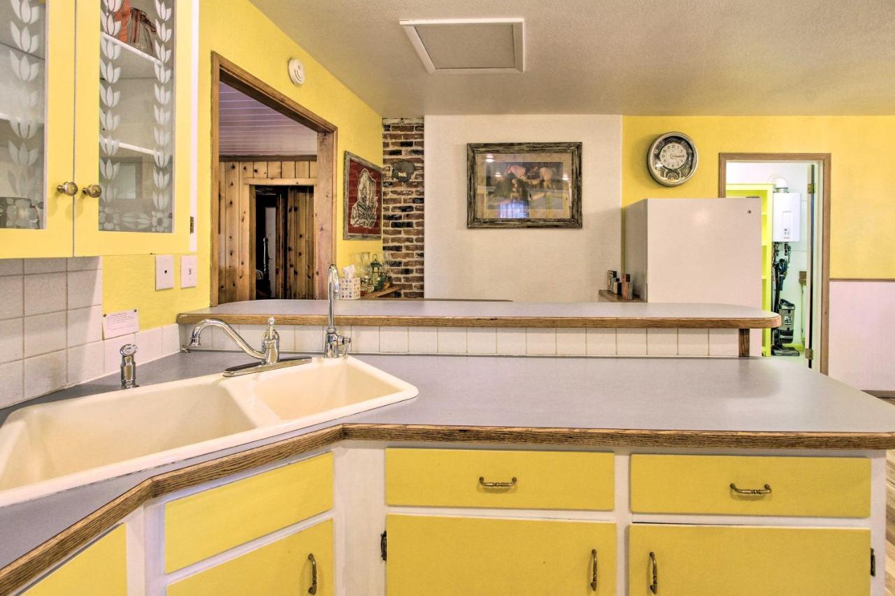 Cozy Home With Hot Tub Half Mi To Salmon River! Exterior photo