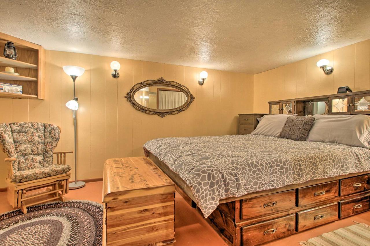 Cozy Home With Hot Tub Half Mi To Salmon River! Exterior photo