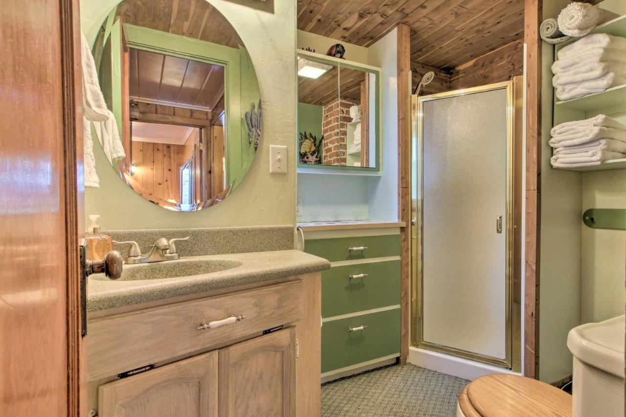 Cozy Home With Hot Tub Half Mi To Salmon River! Exterior photo